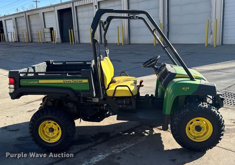 image for item NN9743 2013 John Deere 825i utility vehicle