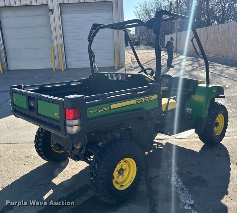 image for item NN9743 2013 John Deere 825i utility vehicle