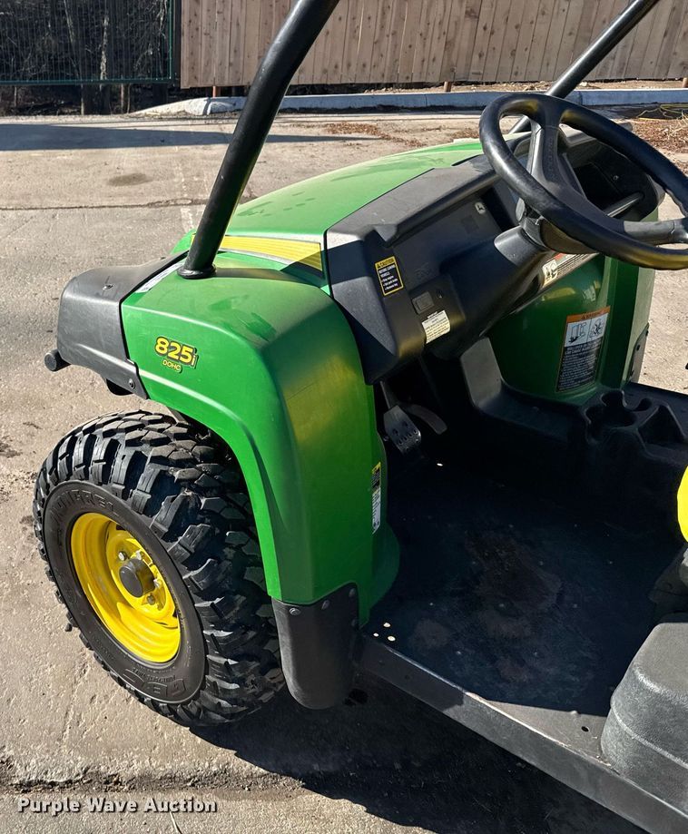 image for item NN9743 2013 John Deere 825i utility vehicle