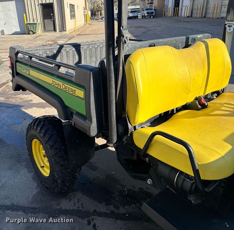 image for item NN9743 2013 John Deere 825i utility vehicle