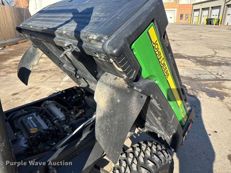 image for item NN9743 2013 John Deere 825i utility vehicle