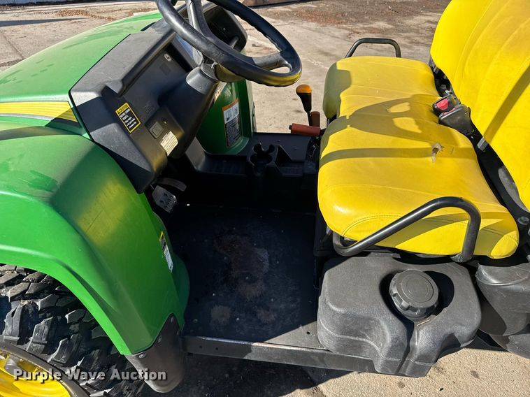 image for item NN9743 2013 John Deere 825i utility vehicle