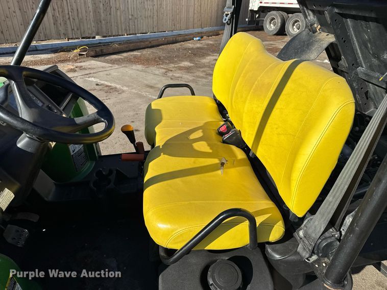 image for item NN9743 2013 John Deere 825i utility vehicle