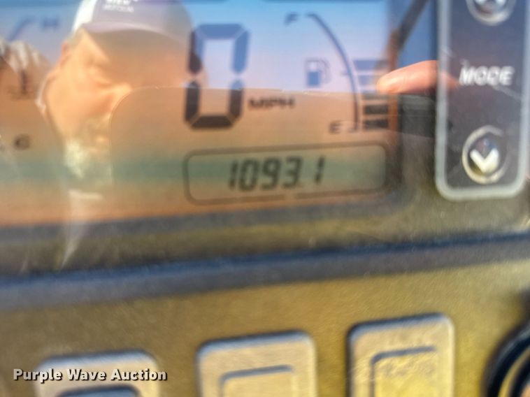 image for item NN9743 2013 John Deere 825i utility vehicle