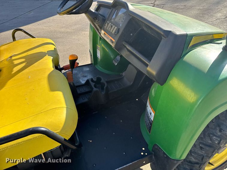 image for item NN9743 2013 John Deere 825i utility vehicle