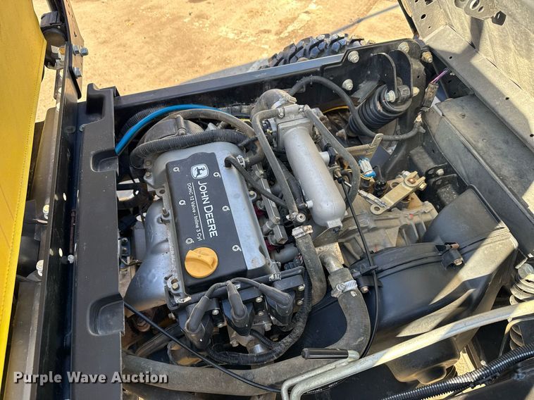 image for item NN9743 2013 John Deere 825i utility vehicle