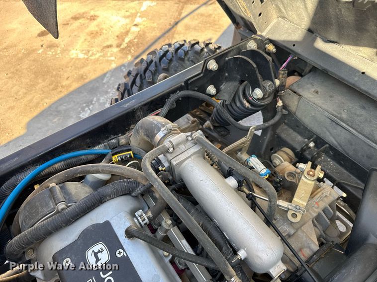 image for item NN9743 2013 John Deere 825i utility vehicle