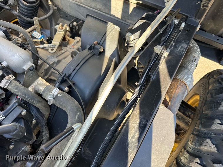 image for item NN9743 2013 John Deere 825i utility vehicle