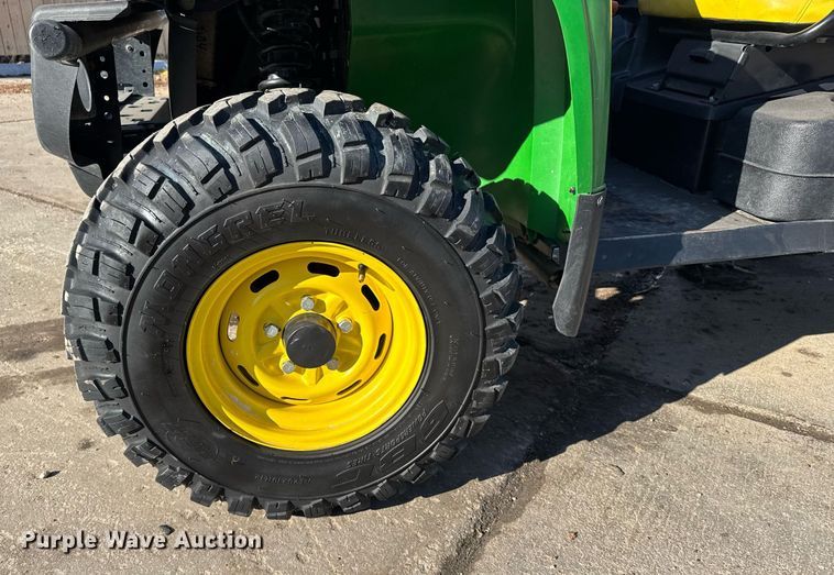 image for item NN9743 2013 John Deere 825i utility vehicle