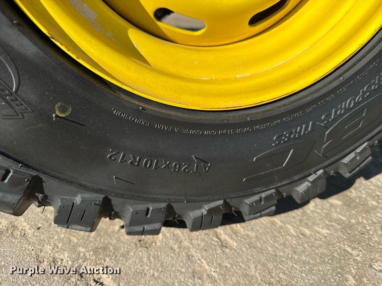 image for item NN9743 2013 John Deere 825i utility vehicle