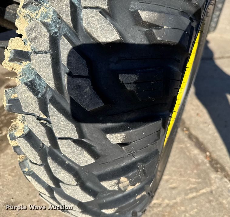 image for item NN9743 2013 John Deere 825i utility vehicle