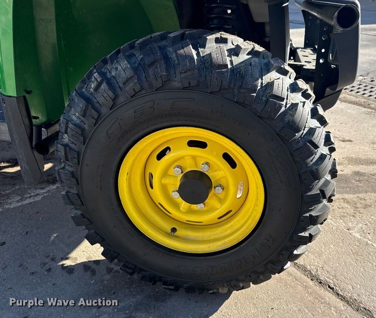 image for item NN9743 2013 John Deere 825i utility vehicle