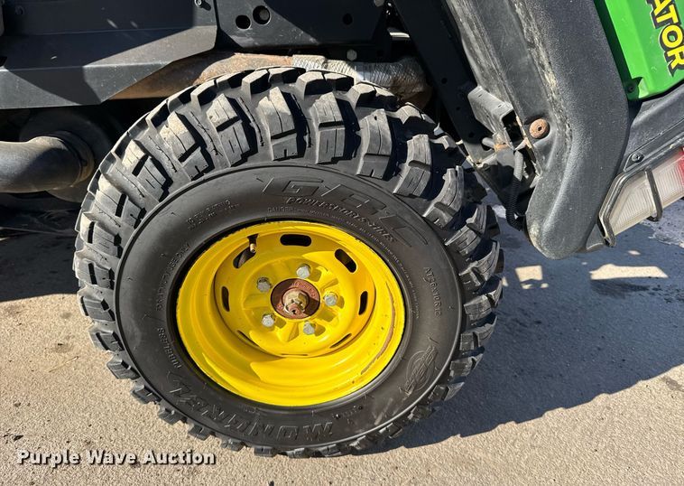 image for item NN9743 2013 John Deere 825i utility vehicle