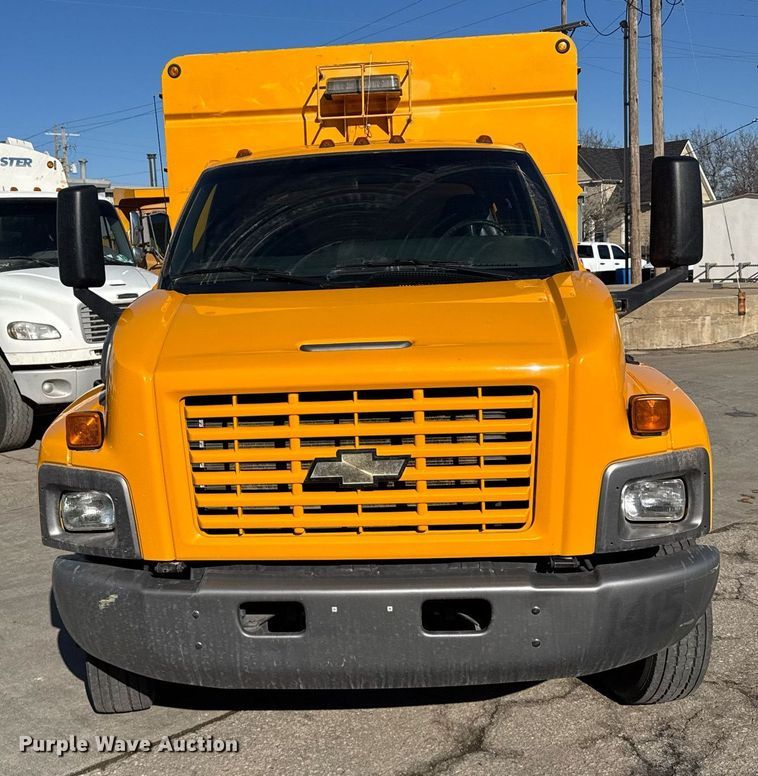 image for item NN9746 2003 Chevrolet C6500 chipper truck