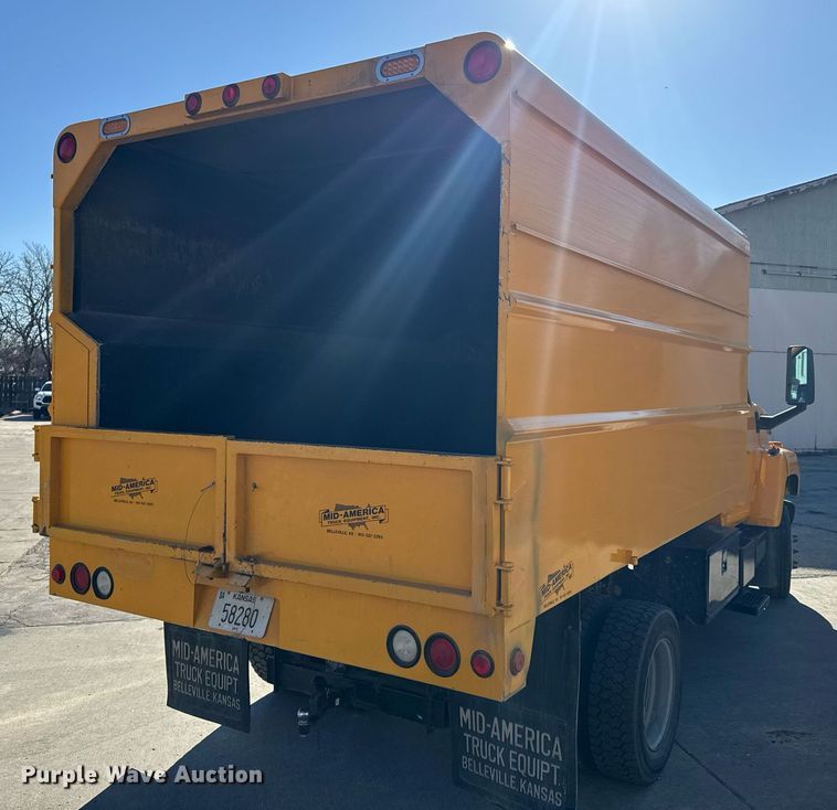 image for item NN9746 2003 Chevrolet C6500 chipper truck