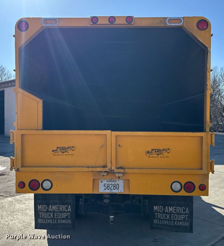 image for item NN9746 2003 Chevrolet C6500 chipper truck