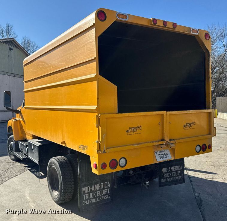 image for item NN9746 2003 Chevrolet C6500 chipper truck