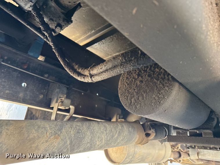 image for item NN9746 2003 Chevrolet C6500 chipper truck