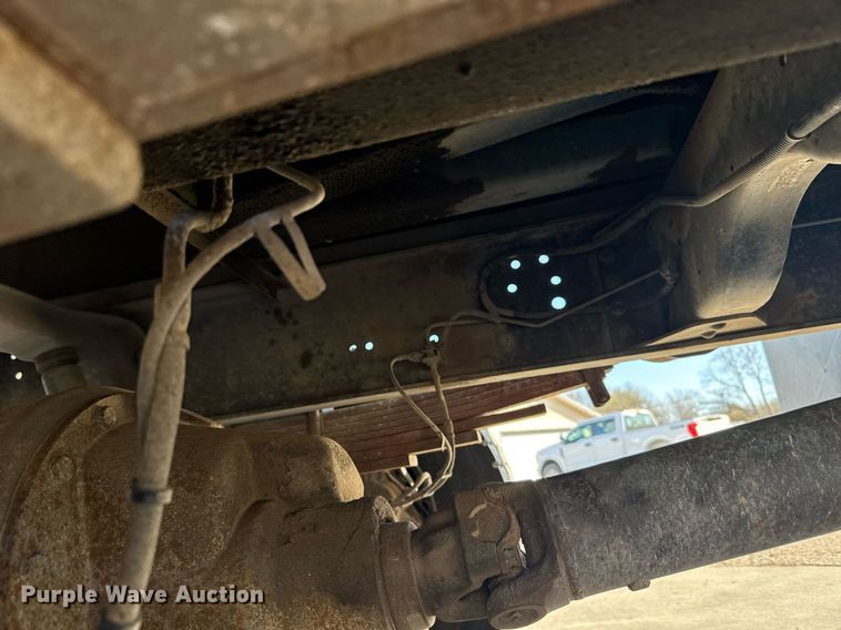 image for item NN9746 2003 Chevrolet C6500 chipper truck