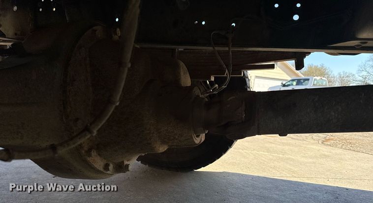 image for item NN9746 2003 Chevrolet C6500 chipper truck