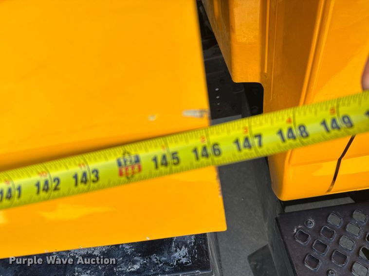 image for item NN9746 2003 Chevrolet C6500 chipper truck