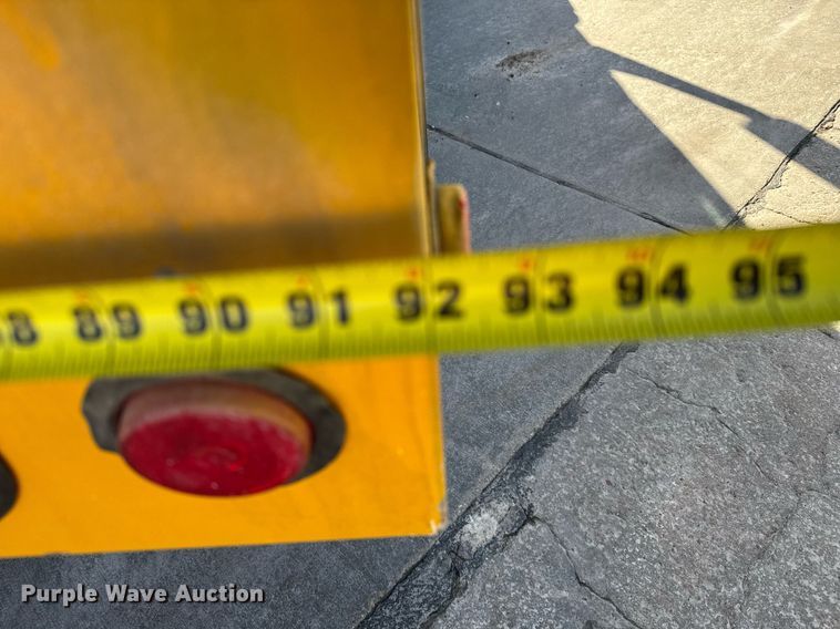 image for item NN9746 2003 Chevrolet C6500 chipper truck