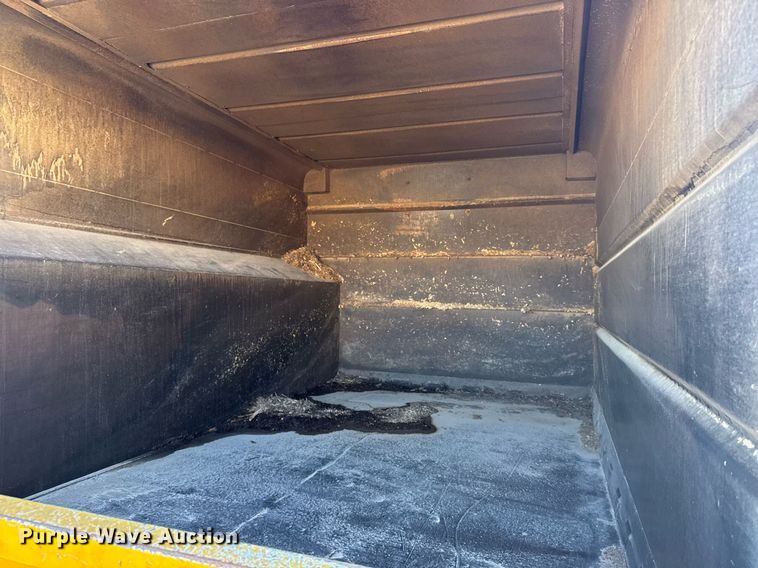 image for item NN9746 2003 Chevrolet C6500 chipper truck