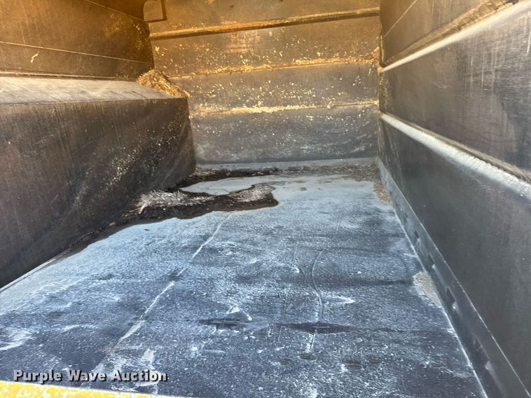 image for item NN9746 2003 Chevrolet C6500 chipper truck