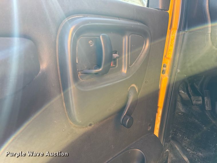 image for item NN9746 2003 Chevrolet C6500 chipper truck