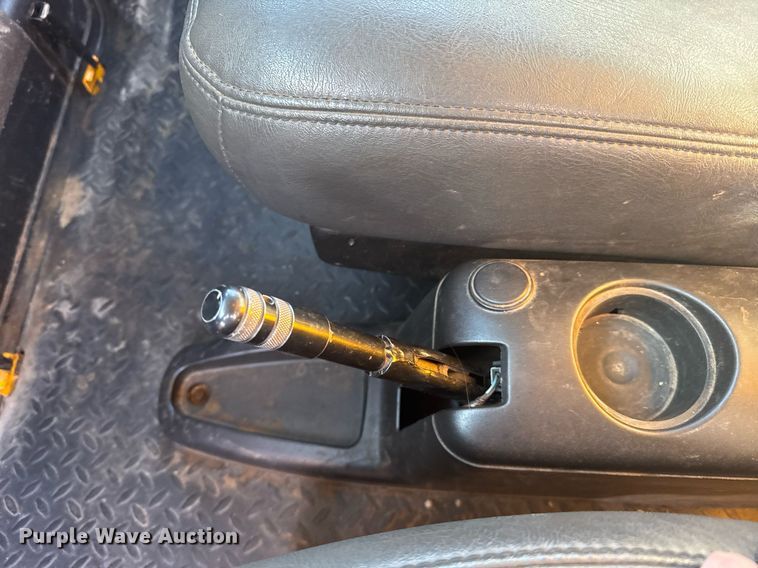 image for item NN9746 2003 Chevrolet C6500 chipper truck