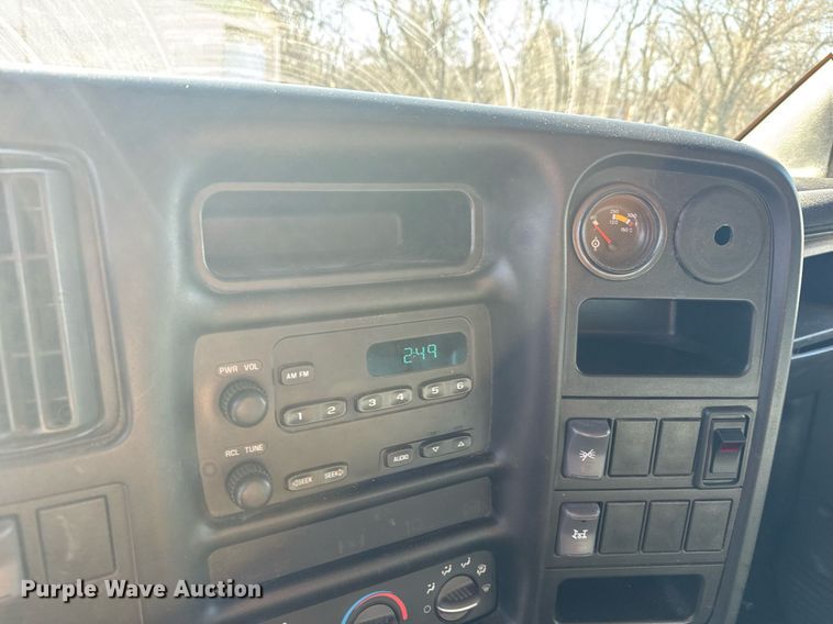 image for item NN9746 2003 Chevrolet C6500 chipper truck