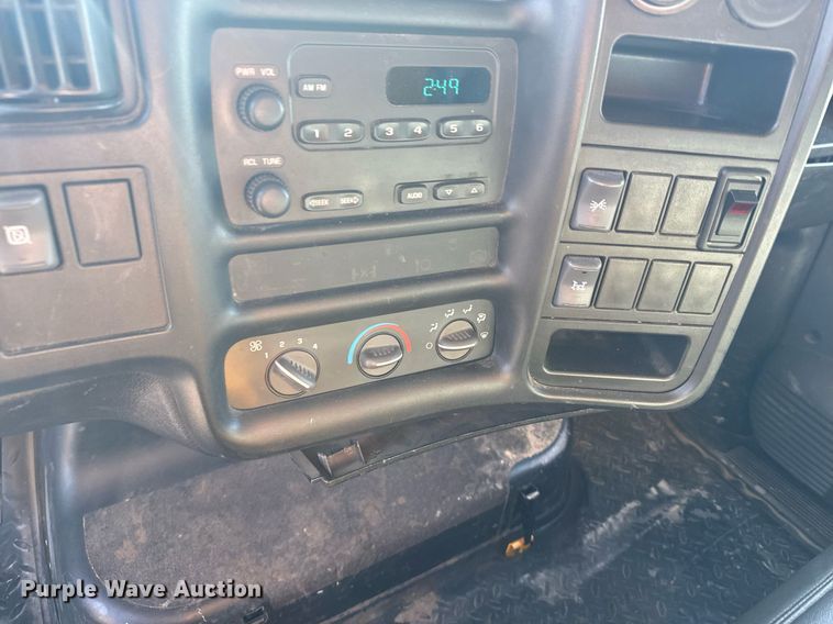 image for item NN9746 2003 Chevrolet C6500 chipper truck