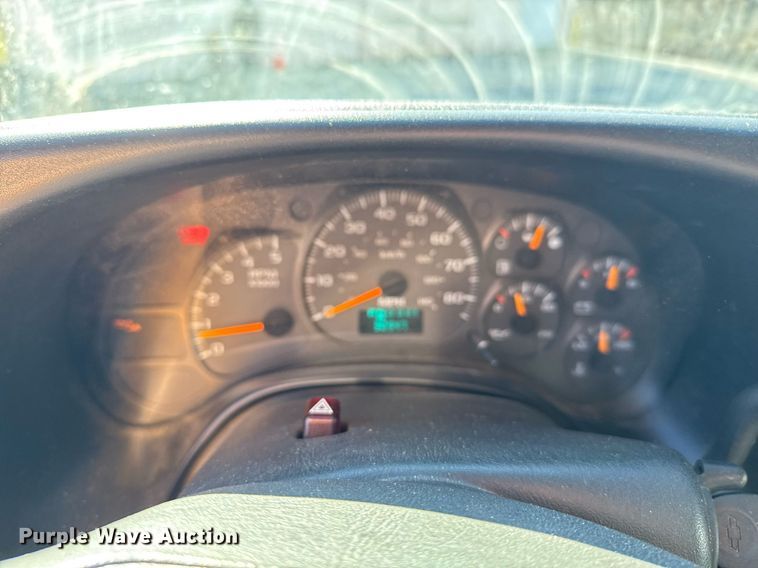 image for item NN9746 2003 Chevrolet C6500 chipper truck