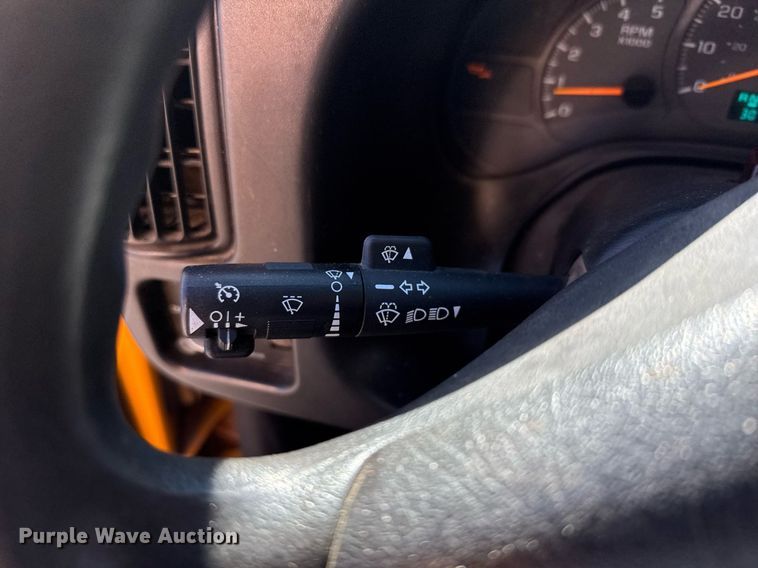 image for item NN9746 2003 Chevrolet C6500 chipper truck