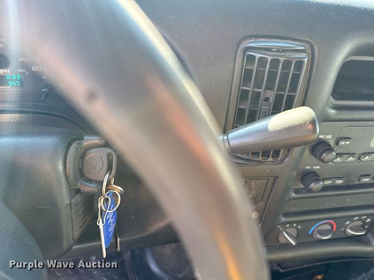 image for item NN9746 2003 Chevrolet C6500 chipper truck