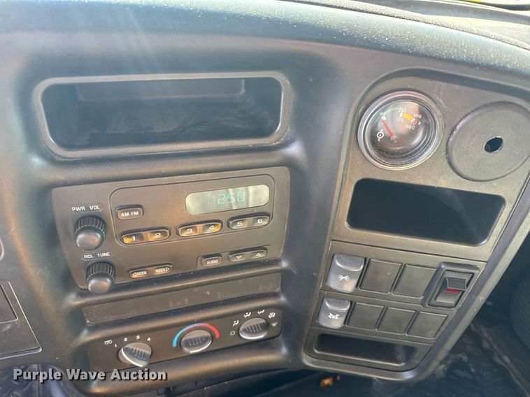 image for item NN9746 2003 Chevrolet C6500 chipper truck