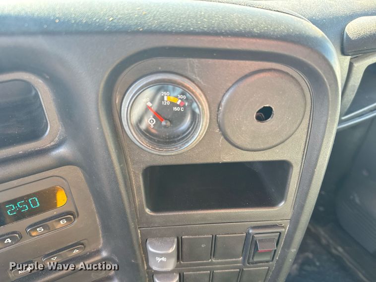 image for item NN9746 2003 Chevrolet C6500 chipper truck