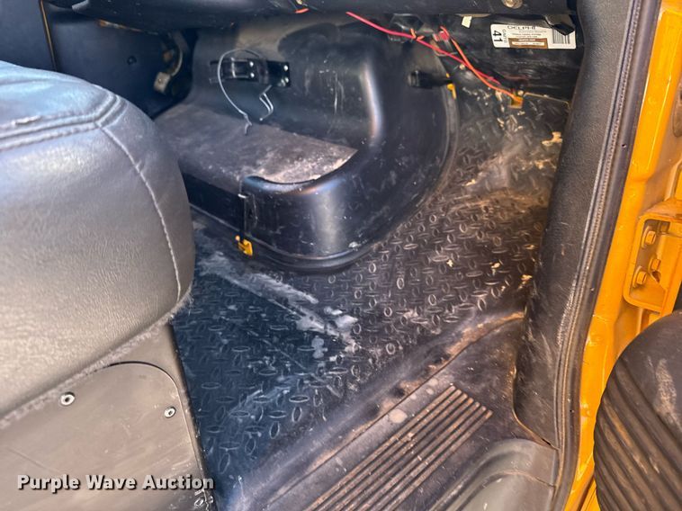 image for item NN9746 2003 Chevrolet C6500 chipper truck