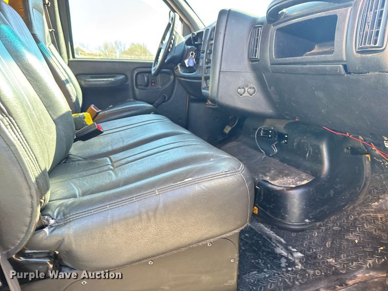 image for item NN9746 2003 Chevrolet C6500 chipper truck