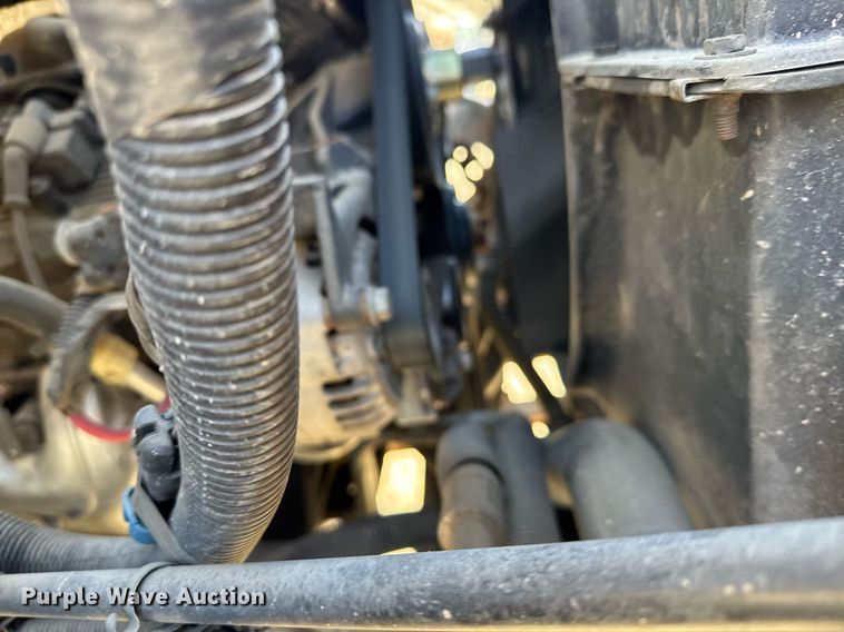 image for item NN9746 2003 Chevrolet C6500 chipper truck