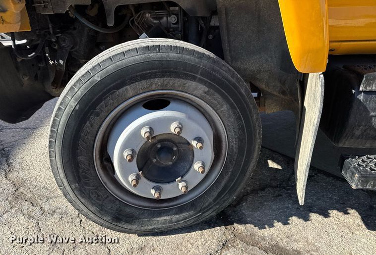 image for item NN9746 2003 Chevrolet C6500 chipper truck