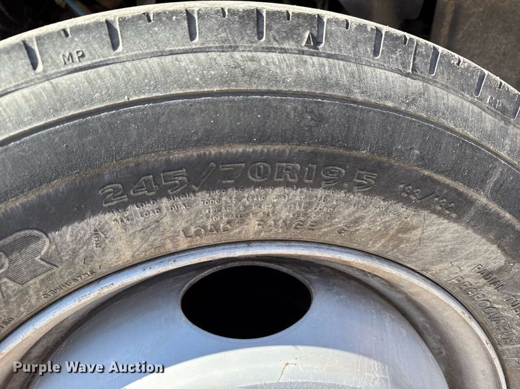 image for item NN9746 2003 Chevrolet C6500 chipper truck