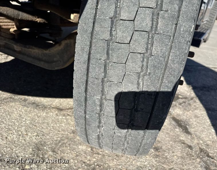 image for item NN9746 2003 Chevrolet C6500 chipper truck