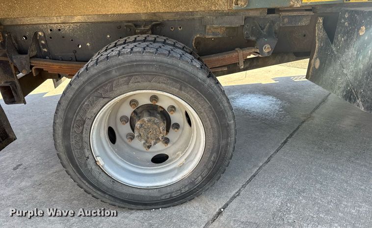 image for item NN9746 2003 Chevrolet C6500 chipper truck