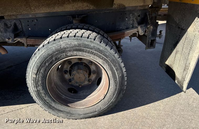 image for item NN9746 2003 Chevrolet C6500 chipper truck