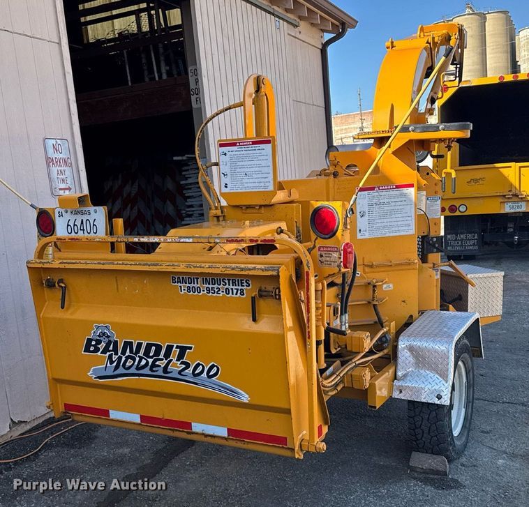 image for item NN9747 2006 Bandit Industries 200 wood chipper