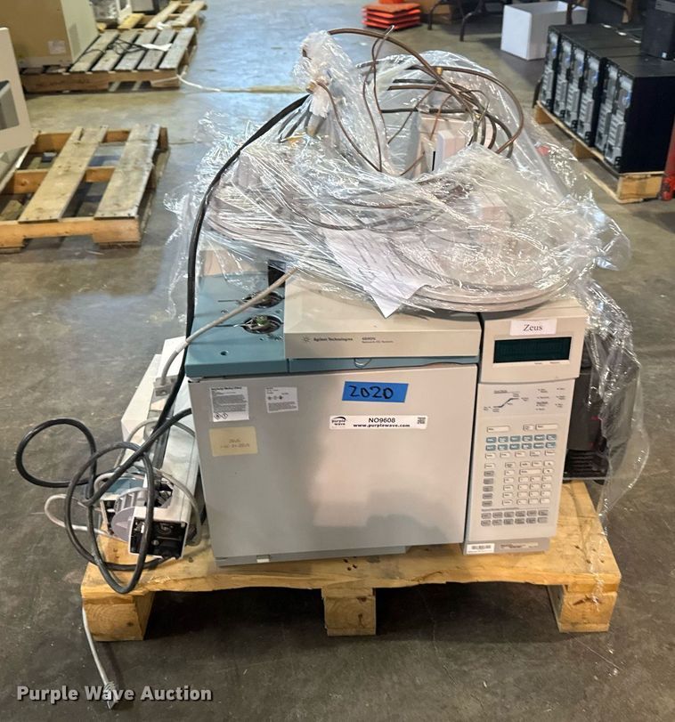 image for item NO9608 Agilent 6890N gas chromatograph