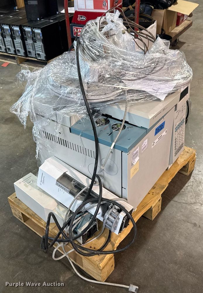 image for item NO9608 Agilent 6890N gas chromatograph