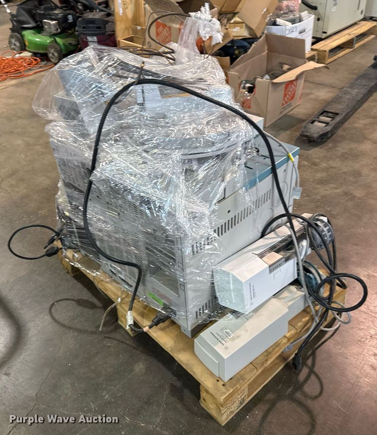 image for item NO9608 Agilent 6890N gas chromatograph