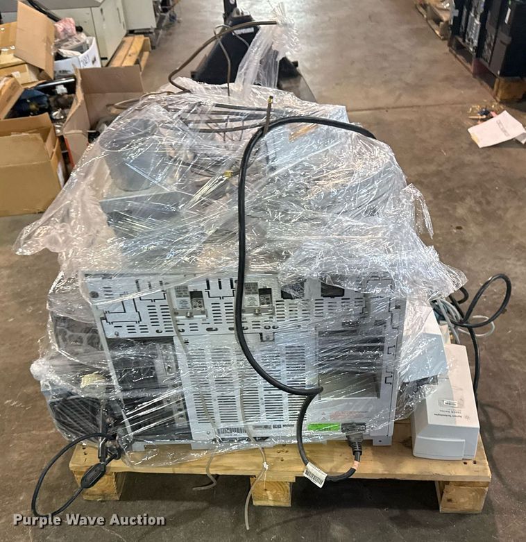 image for item NO9608 Agilent 6890N gas chromatograph